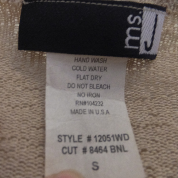 Cream Top w/ Floral Corsage - Picture 4 of 8