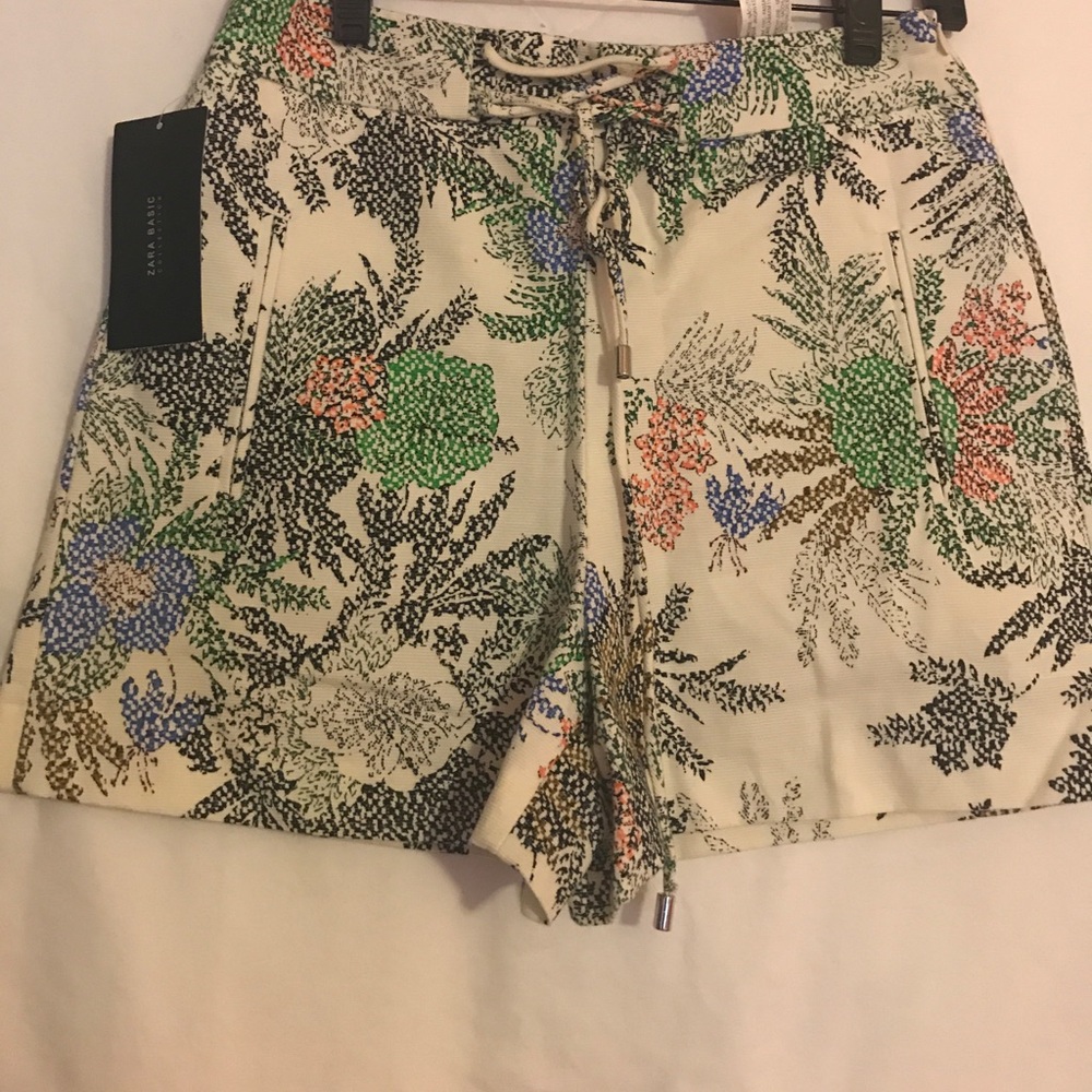Zara print short with lace in front