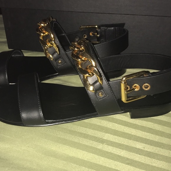 Sandals_&_Flip_Flops