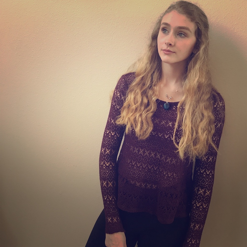 MAROON LACE LONG SLEEVE