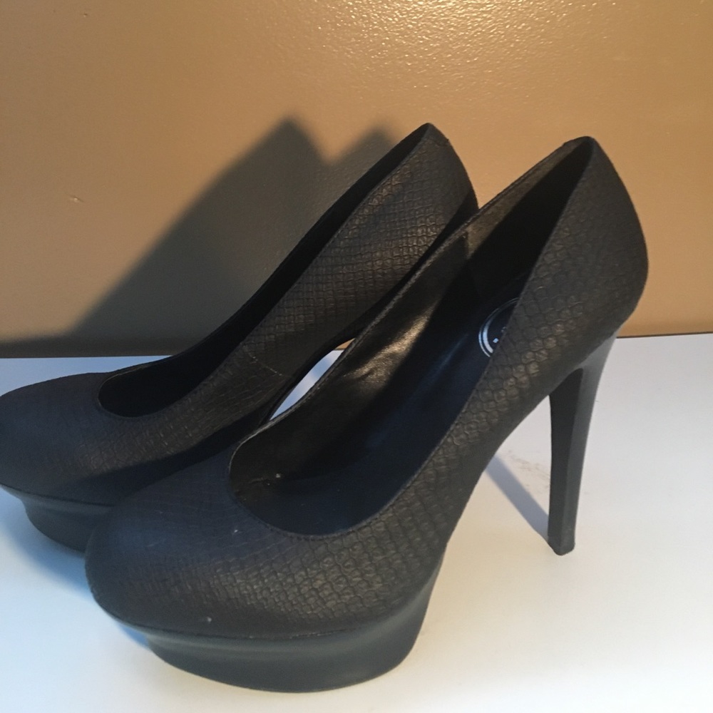 Black platform pumps.