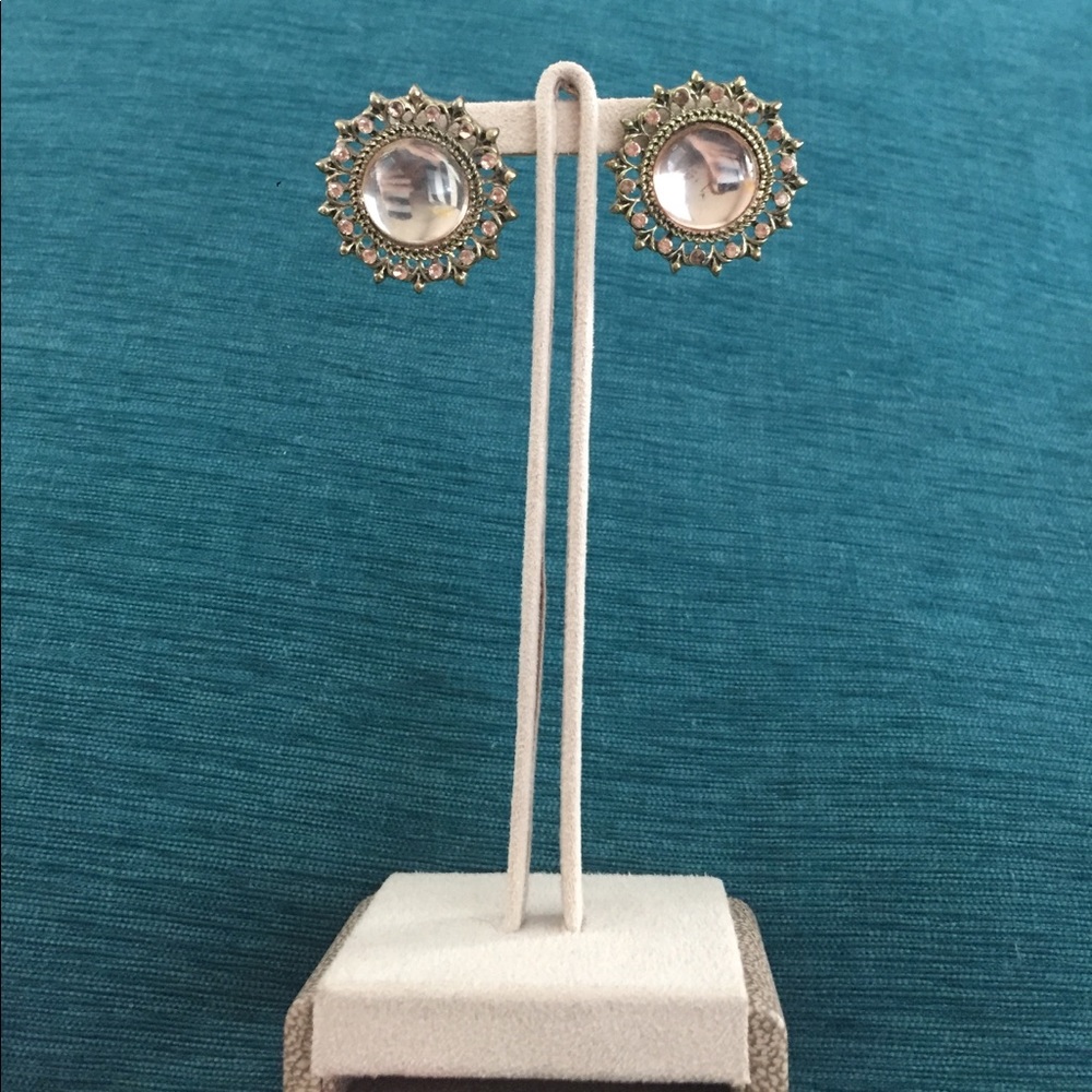 Light pink stud earrings