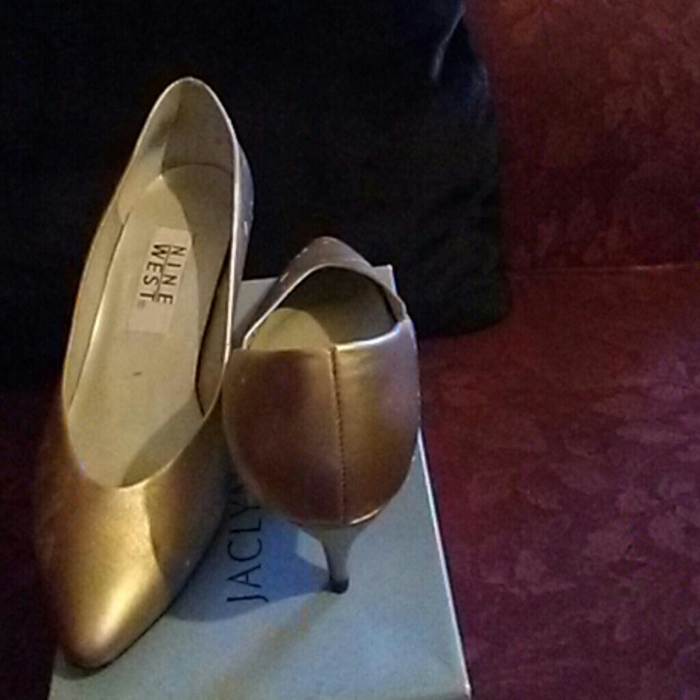 Shoes - Picture 2 of 4
