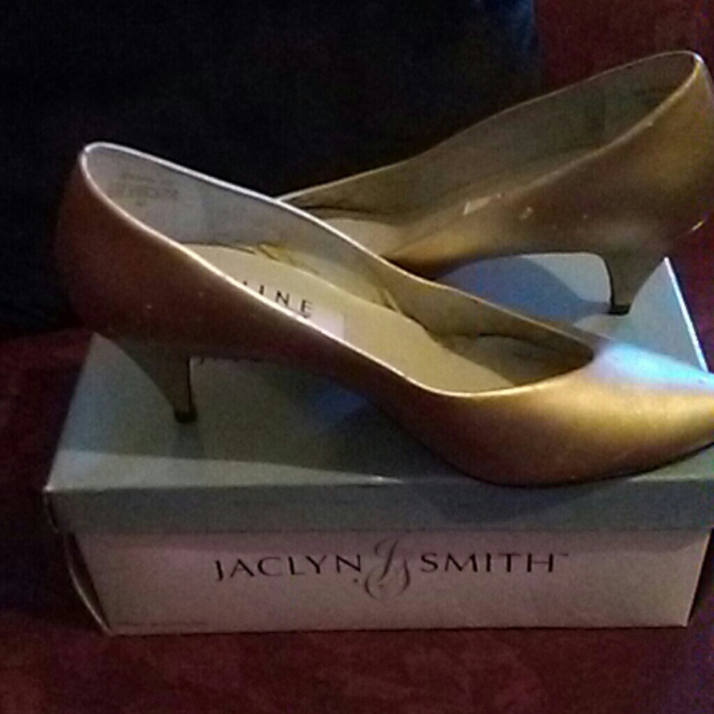Shoes - Picture 3 of 4