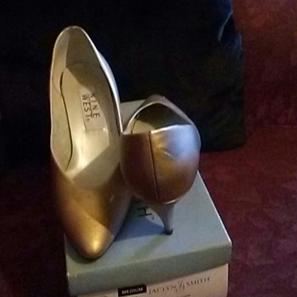 Shoes - Picture 4 of 4