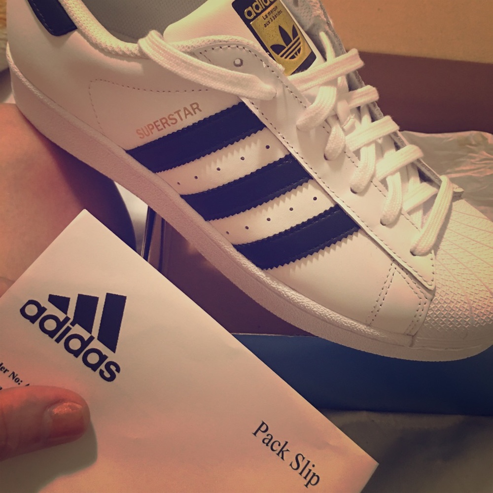 Authentic Brand NEW Adidas superstar💖💖💓