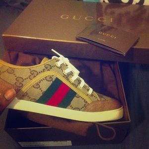 Women Gucci sneakers