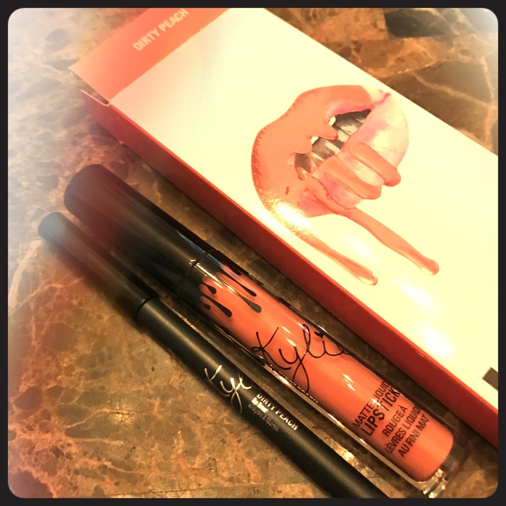 💋Kylie "Dirty Peach" Matte Lip Kit SOLD OUT💋