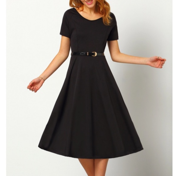 Dresses & Skirts - 🆕A line midi dress w/ belt