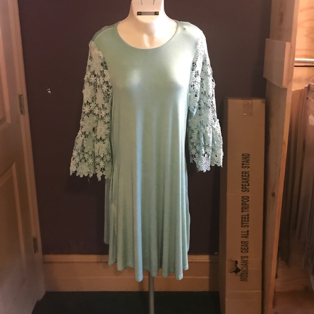 BUNDLE OF DRESSES - Picture 3 of 3