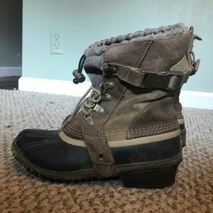 Sorel rain and hiking boots size 7