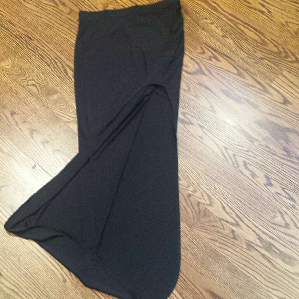 Black maxi skirt with side slit