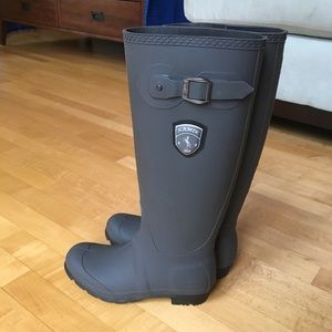 NWT Kamik Grey Women's Rain Boots 7