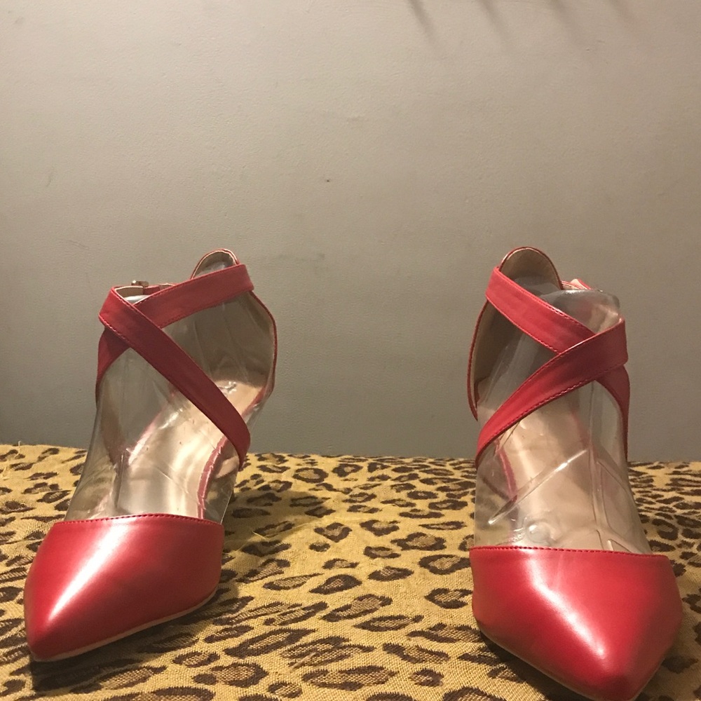 NWT BEAUTIFUL SEXY RED HEELS
