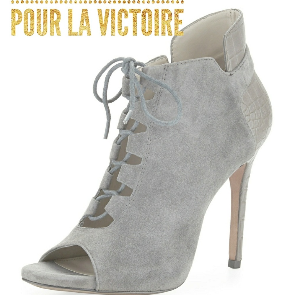 Chic POUR La VICTOIRE Suede Bootie