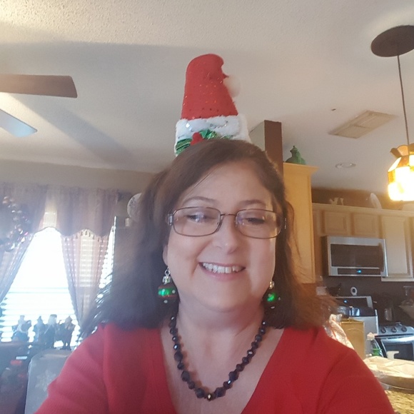 Meet your Posher, Beth - Picture 3 of 3