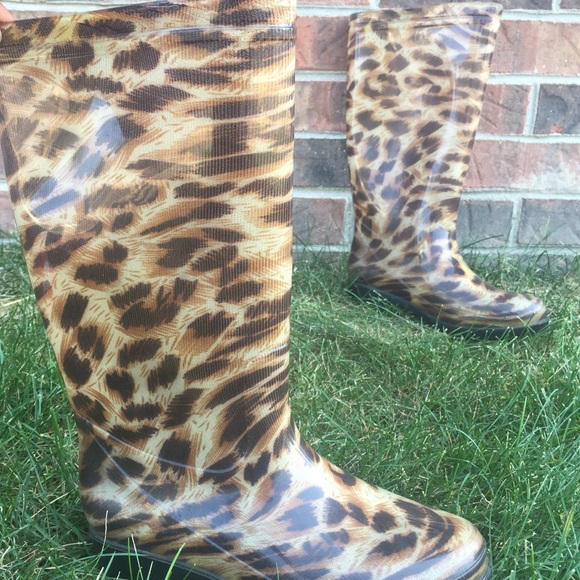 Cheetah print rainboots - Picture 2 of 3
