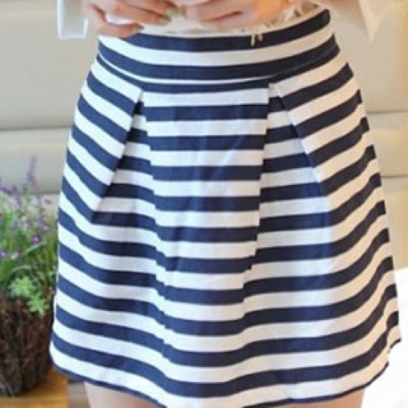 Dresses & Skirts - 🆕💕High waste stripe flat pleated skirt