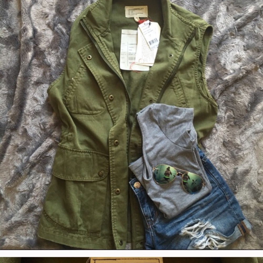 NWT current Elliot army green vest