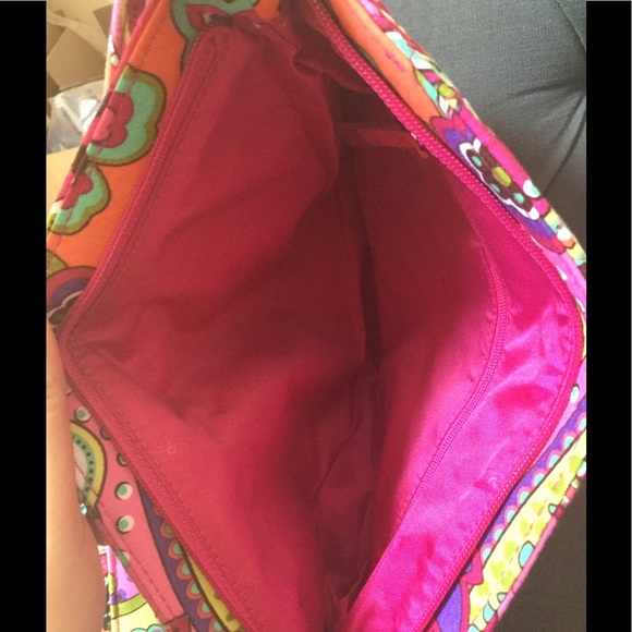 NWT VERA BRADLEY TRIPLE ZIP HIPSTER - Picture 3 of 4