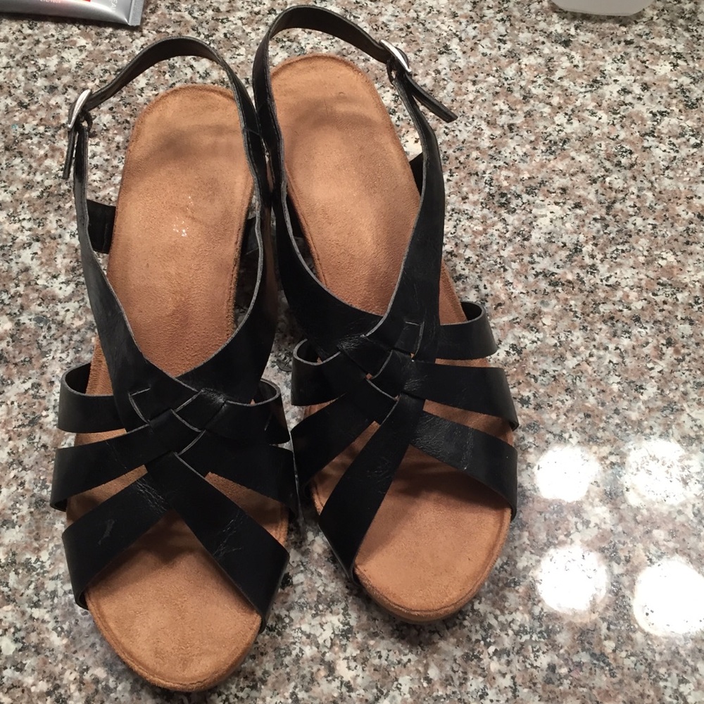 Aerosols sandals