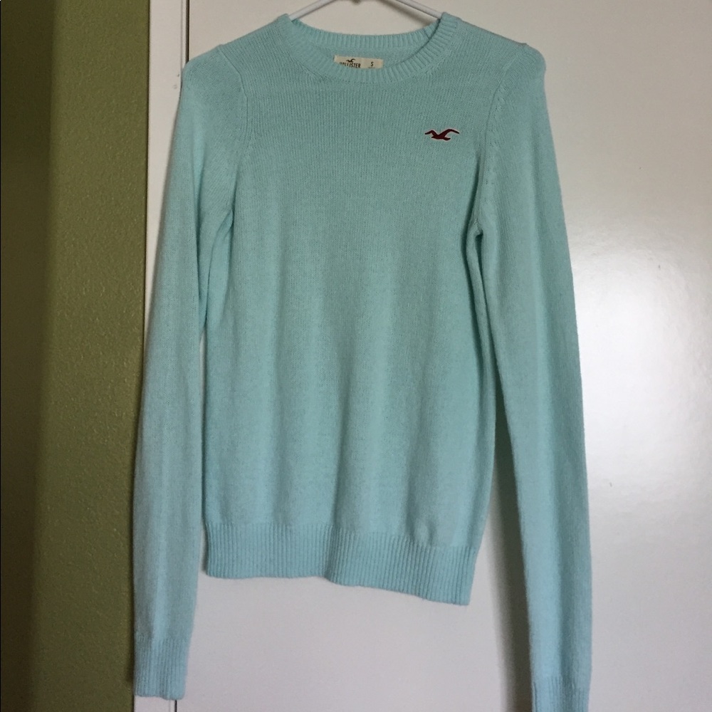Hollister mint colored sweater
