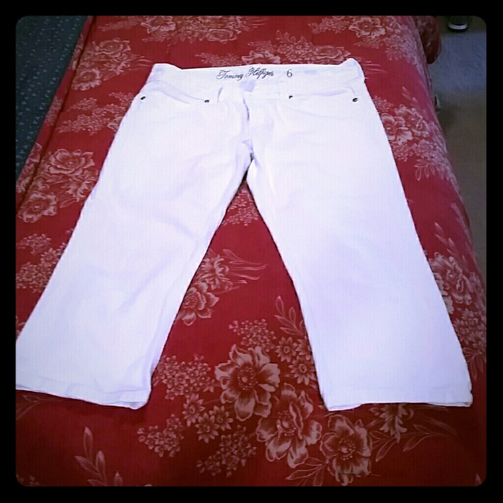 Super cute white Jean capris
