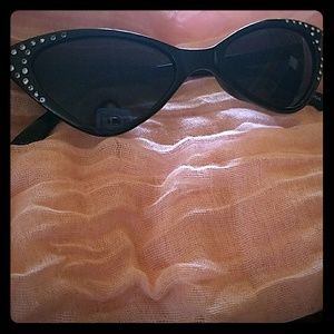 Awesome vintage inspired cat eye sunglasses