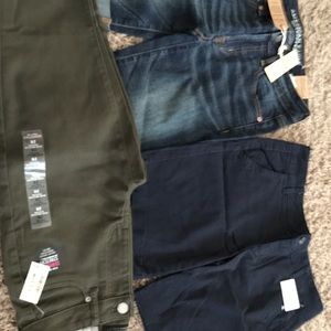 BRAND NEW TAGS - Woman sz 2 shorts/jeggings bundle