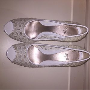 White heels size 8.5 NEVER WORN