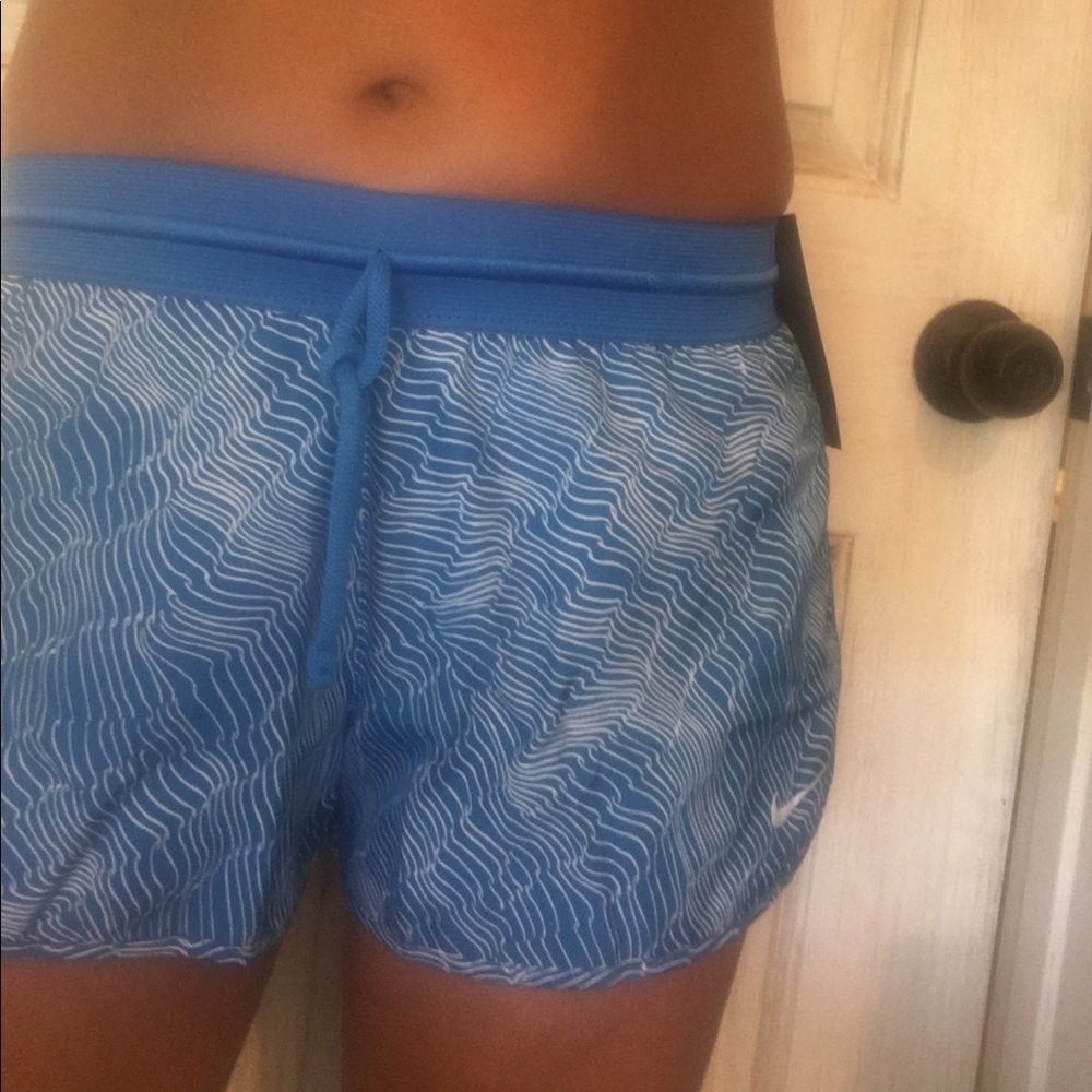 ‼️🌺CLOSET CLOSE OUT‼️$21 OFF  RETAIL $44 NWT NIKE - Picture 4 of 4