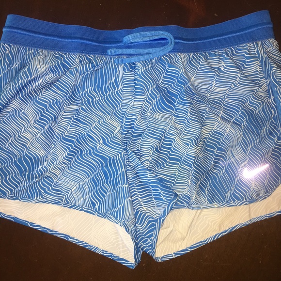 ‼️🌺CLOSET CLOSE OUT‼️$21 OFF  RETAIL $44 NWT NIKE - Picture 3 of 4