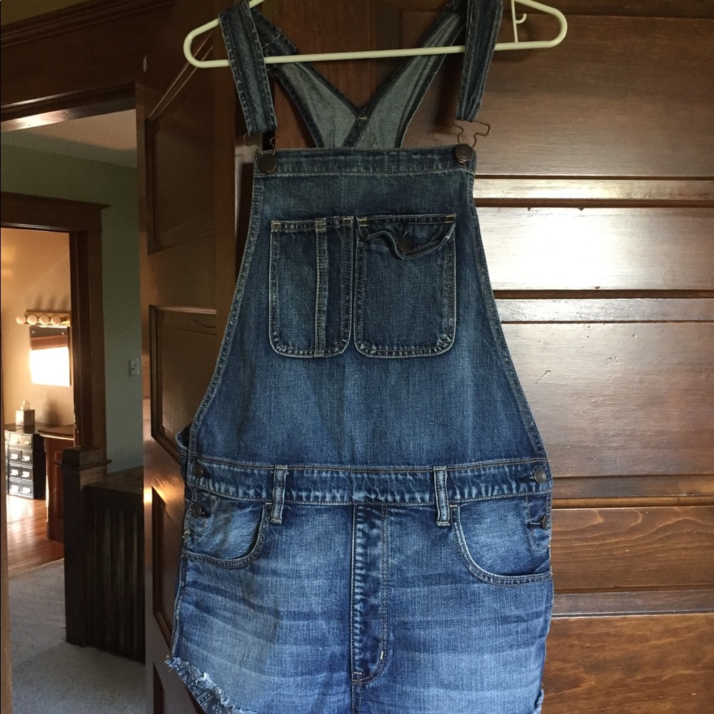 Overall shorts