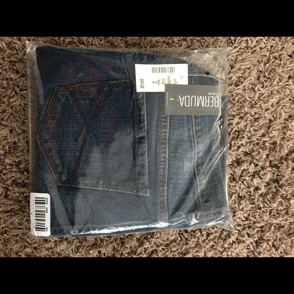 Womens sz4 Aeropo Bermuda jean short BRAND NEW