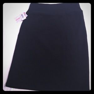 🦄🦄 Black LuLaRoe Cassie - S 🦄🦄