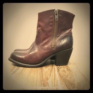 Frye Leslie Zip Booties