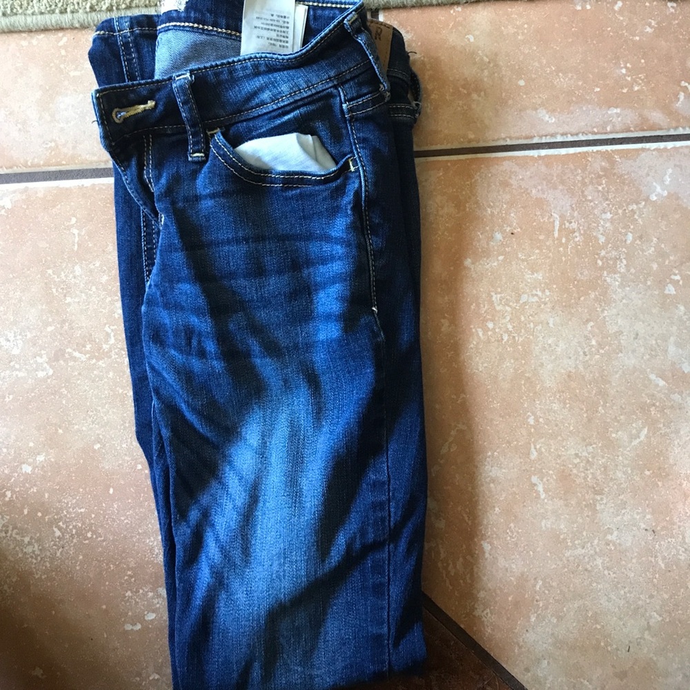 Hollister skinny jeans no rips