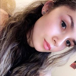 Meet your Posher, Alexandra