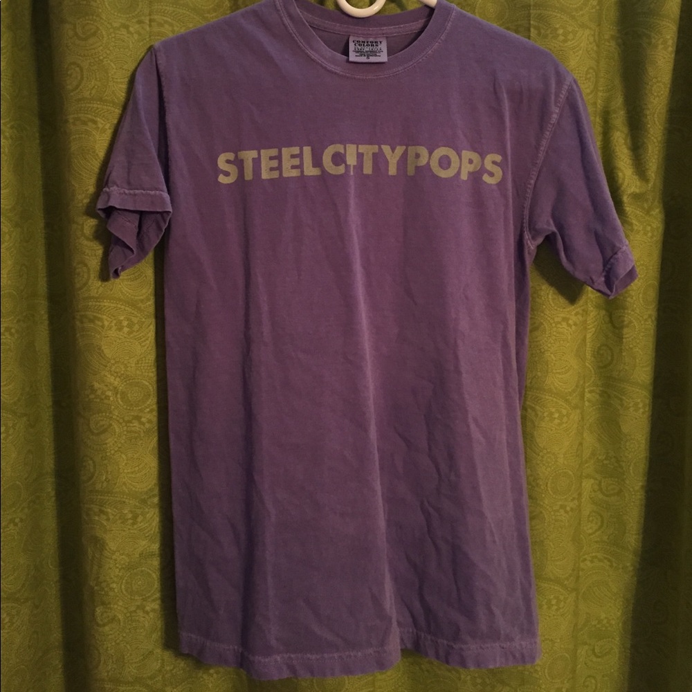 purple tshirt