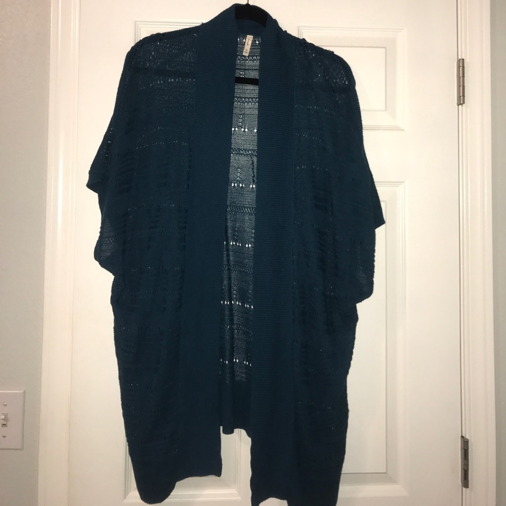 Short sleeve sweater