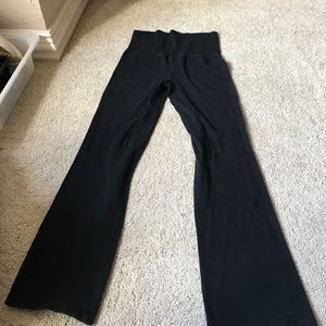 Black yoga pants