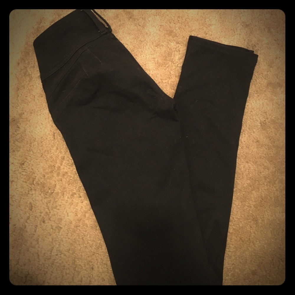 Butt-lifting Stretchy Pants !!