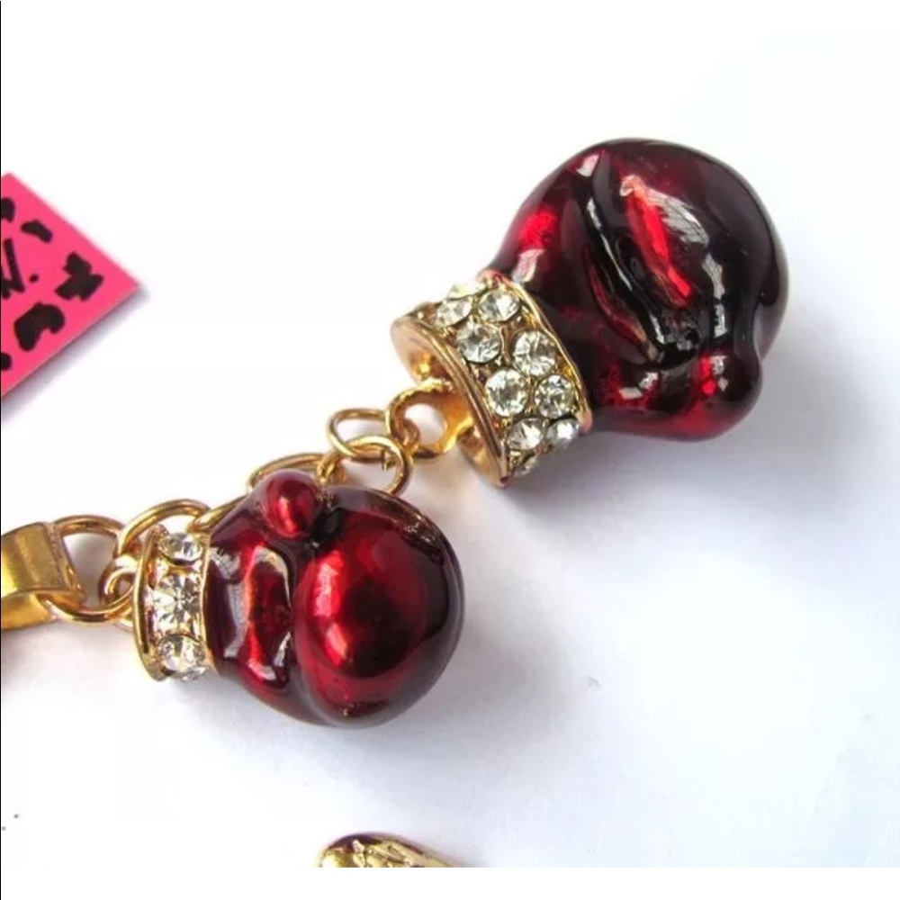 🥊BETSEY JOHNSON RED BOXING GLOVES NECKLACE!🥇