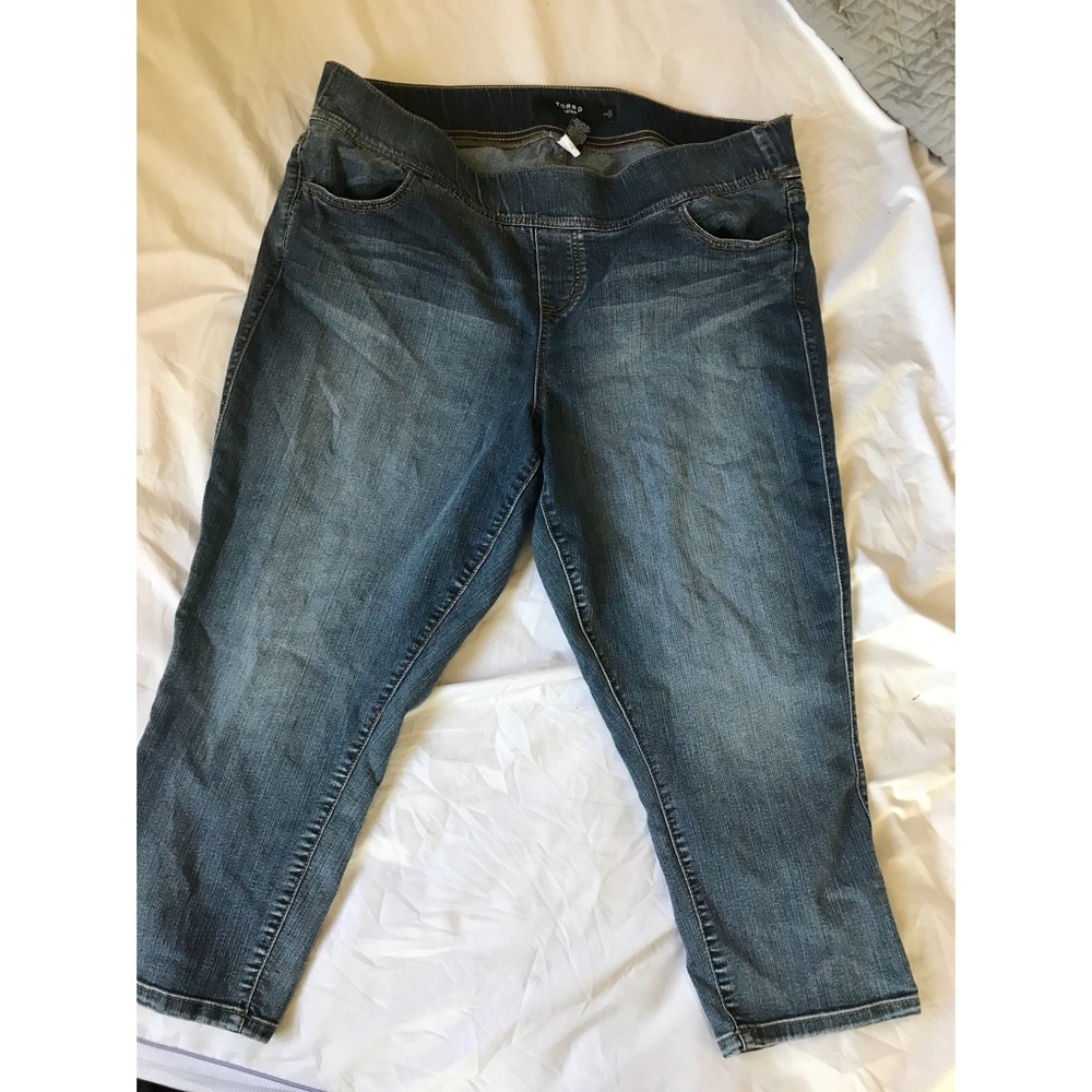 TORRID Crop Lean Jean size 2 NWOT