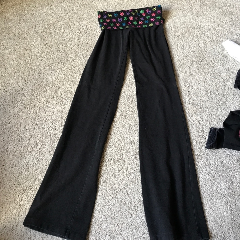 Black yoga pants
