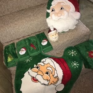 Adorable Santa 🎅🏻 bathroom decor
