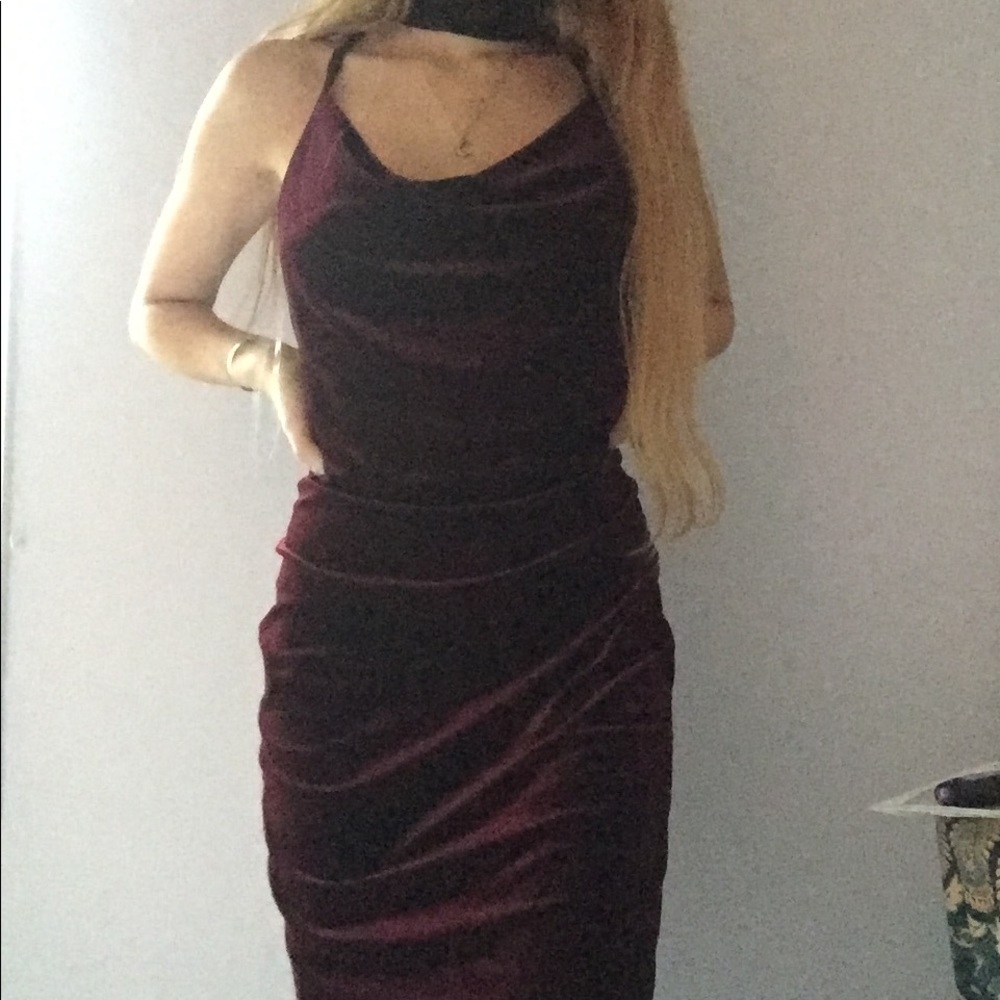 Velvet dress with connected choker