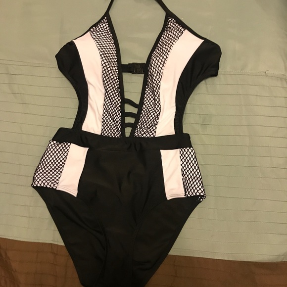 Black and white one piece bathing suit - Picture 4 of 5