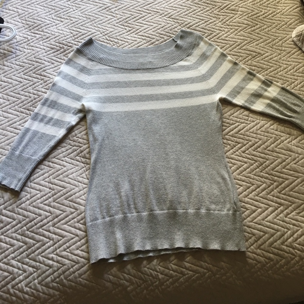 Gap Grey and White Elbow Sleeve Sweater