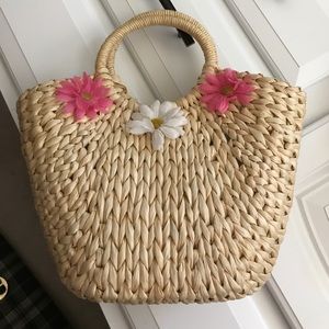 🦋🐞Basket style tote.